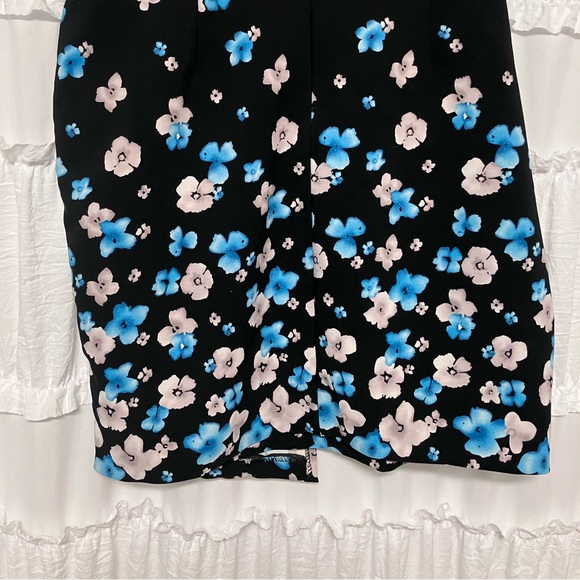 ANN MILLER wrap SKIRT size MED.- BLACK W/ FLOWERS. - Picture 3 of 7